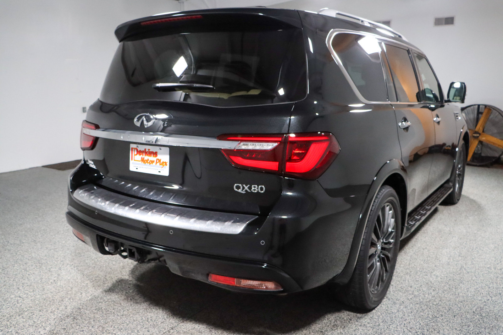 Used 2022 INFINITI QX80 Sensory w/ Cargo Package RWD image 7