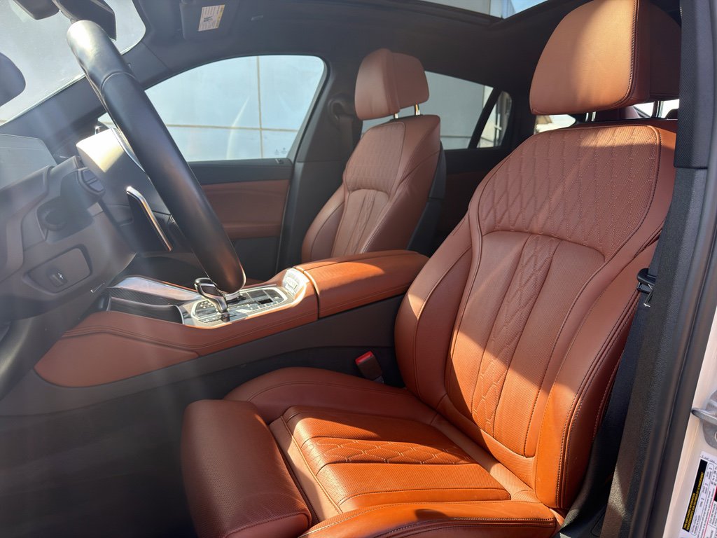 Used 2022 BMW X6 M50i w/ Premium Package image 11