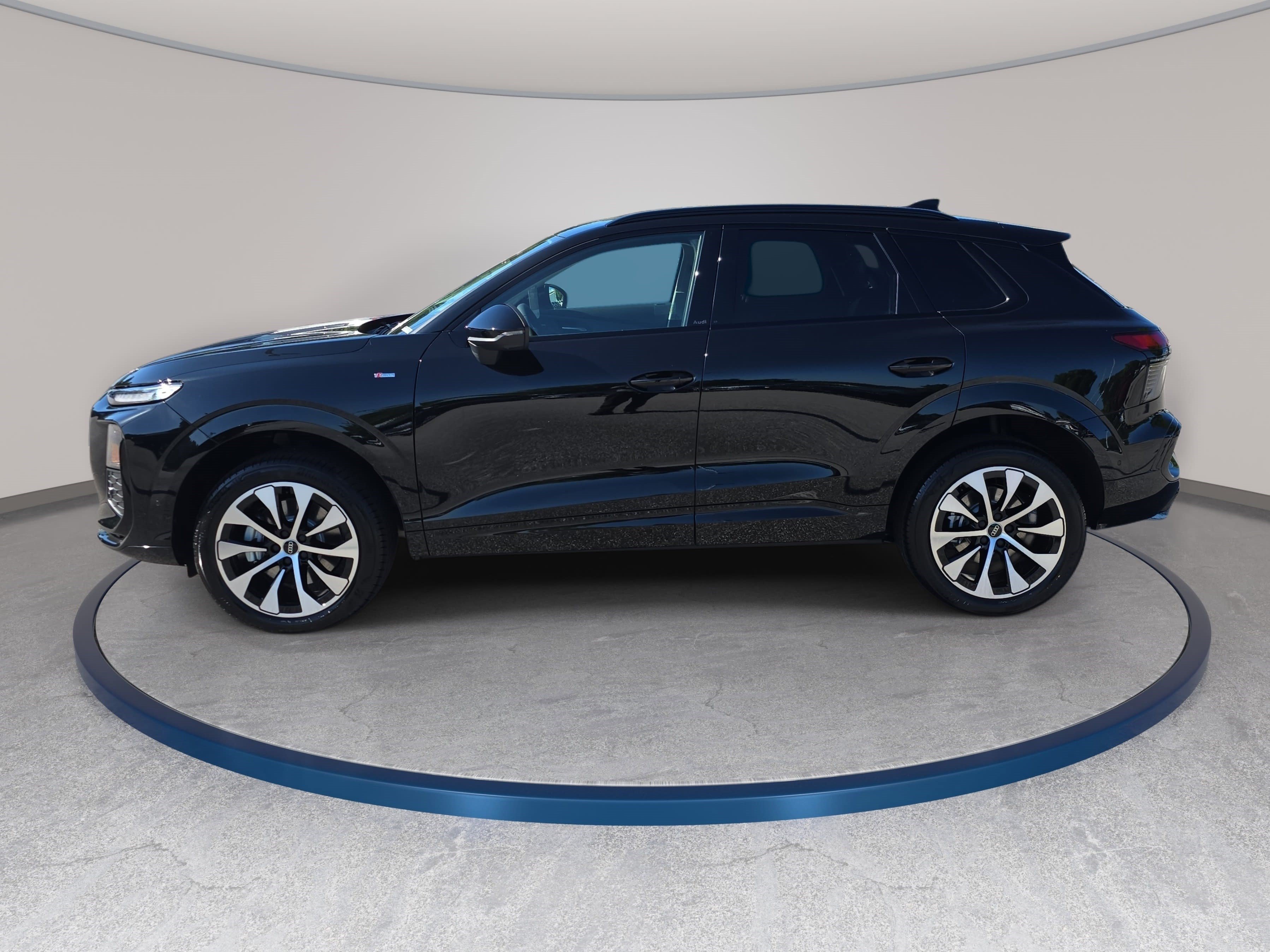 New 2026 Audi Q3 quattro 2.0T AWD/4WD image 5