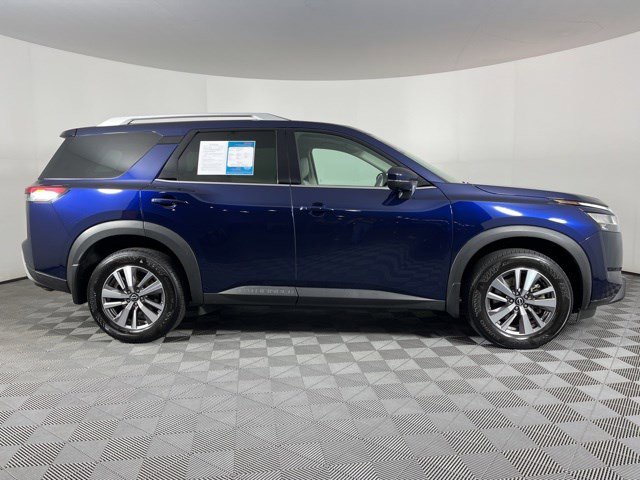 Used 2022 Nissan Pathfinder SL AWD/4WD image 9