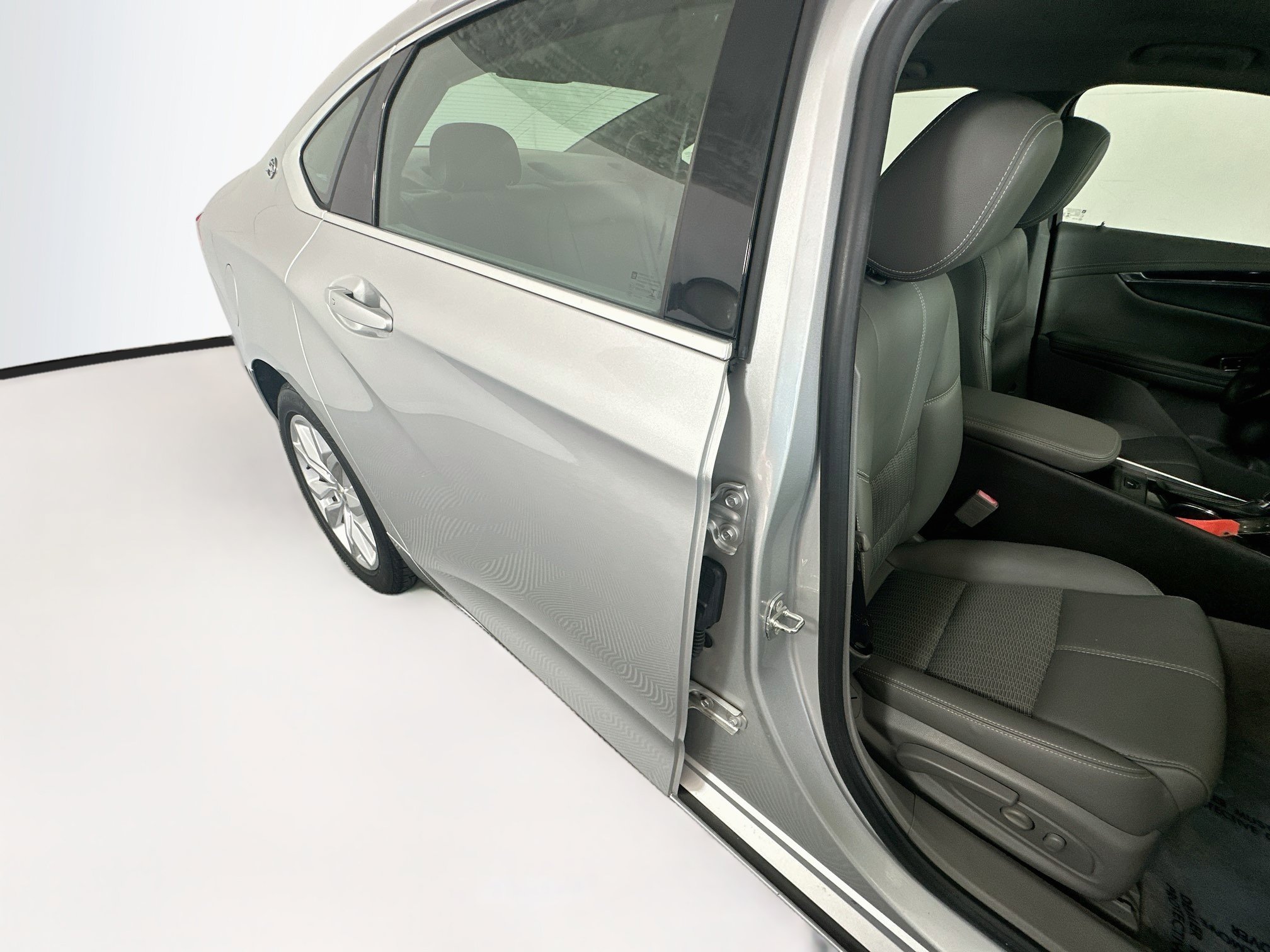 Used 2018 Chevrolet Impala LT FWD image 28