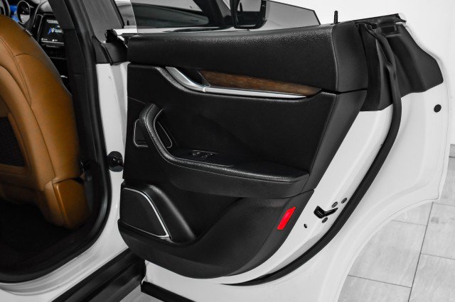 Used 2018 Maserati Levante image 42