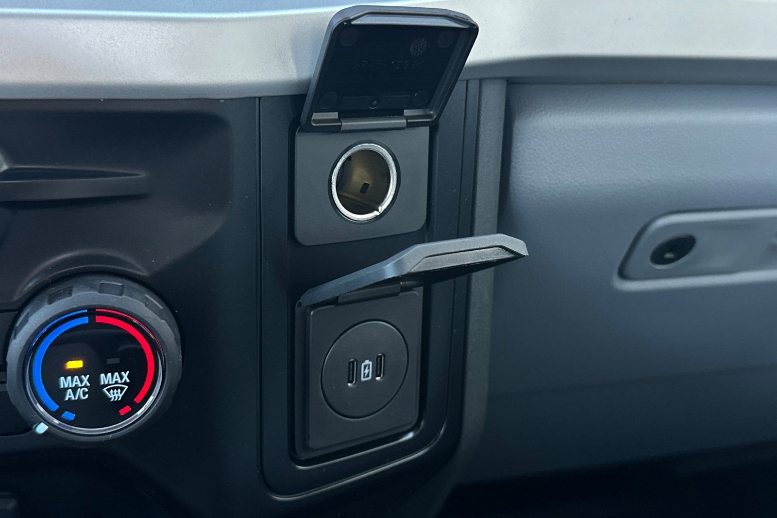 New 2026 Ford F250 XL w/ XL Chrome Package image 25