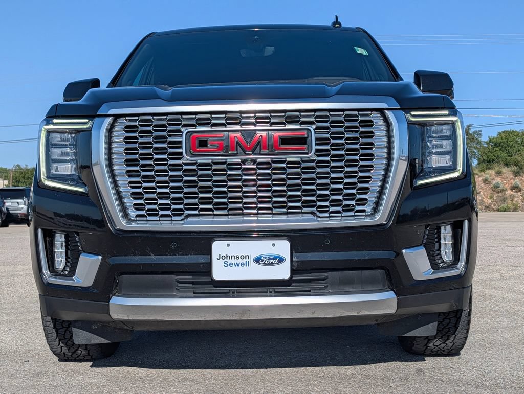 Used 2021 GMC Yukon XL Denali w/ Denali Premium Package RWD image 3