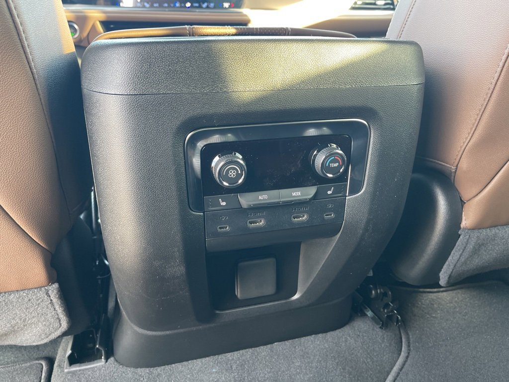 New 2026 Chevrolet Suburban High Country image 32