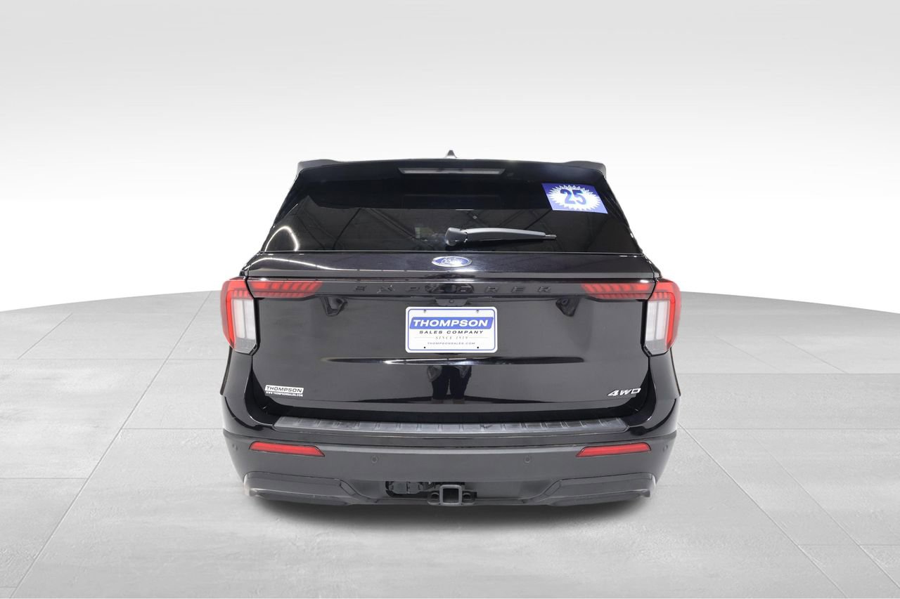 Used 2025 Ford Explorer ST-Line image 3