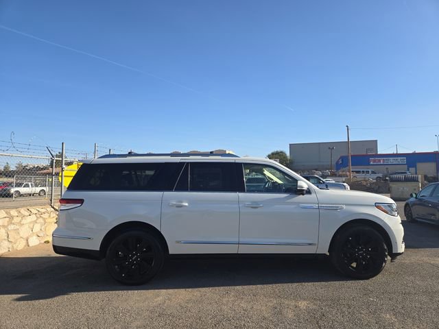 Used 2023 Lincoln Navigator L Reserve image 2