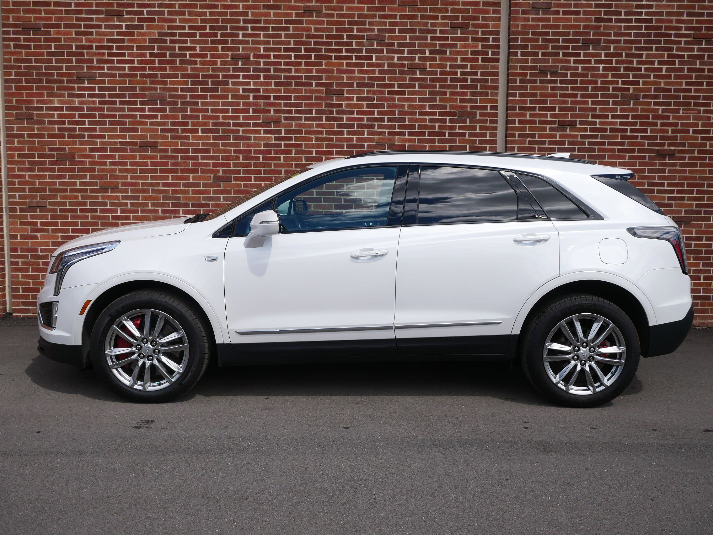 Used 2022 Cadillac XT5 Sportv AWD/4WD image 2