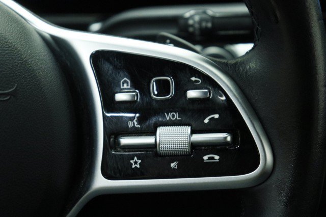Used 2022 Mercedes-Benz GLB 250 w/ Premium Package image 12