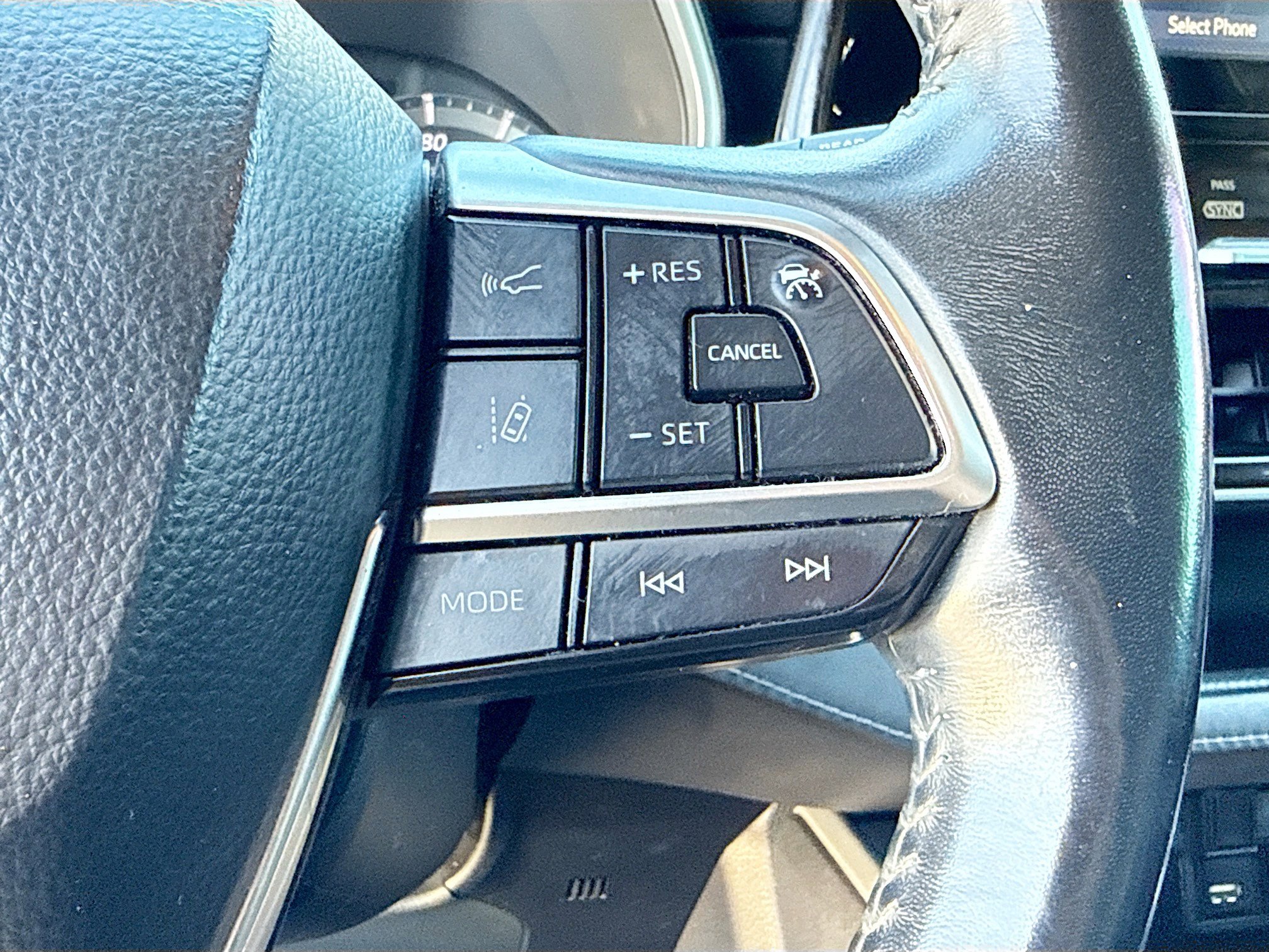 Used 2020 Toyota Highlander XLE image 40