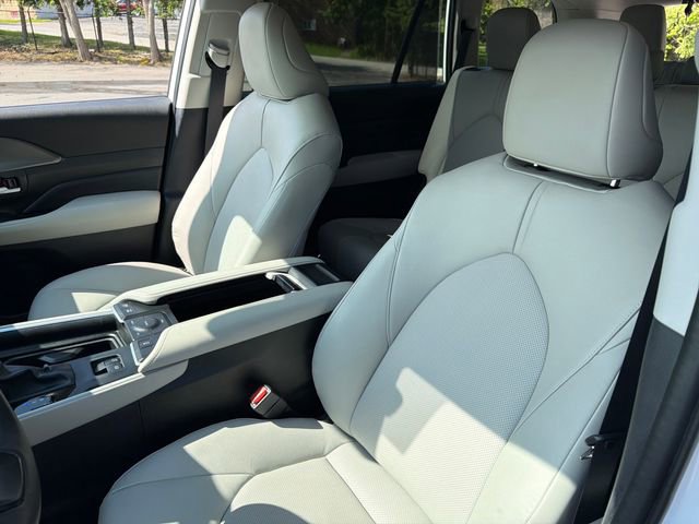 Used 2025 Toyota Grand Highlander AWD Hybrid image 34