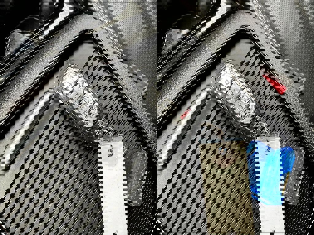 Used 2025 Chrysler Pacifica Limited FWD image 28