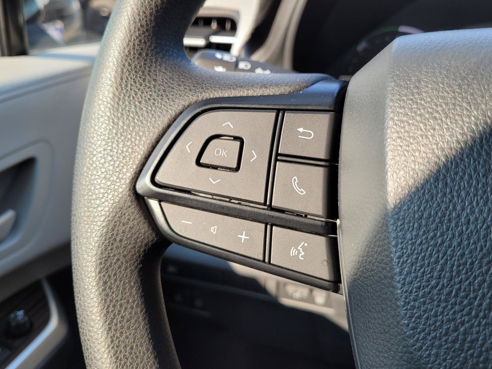 Used 2023 Toyota Sienna LE w/ LE Plus Package FWD image 9