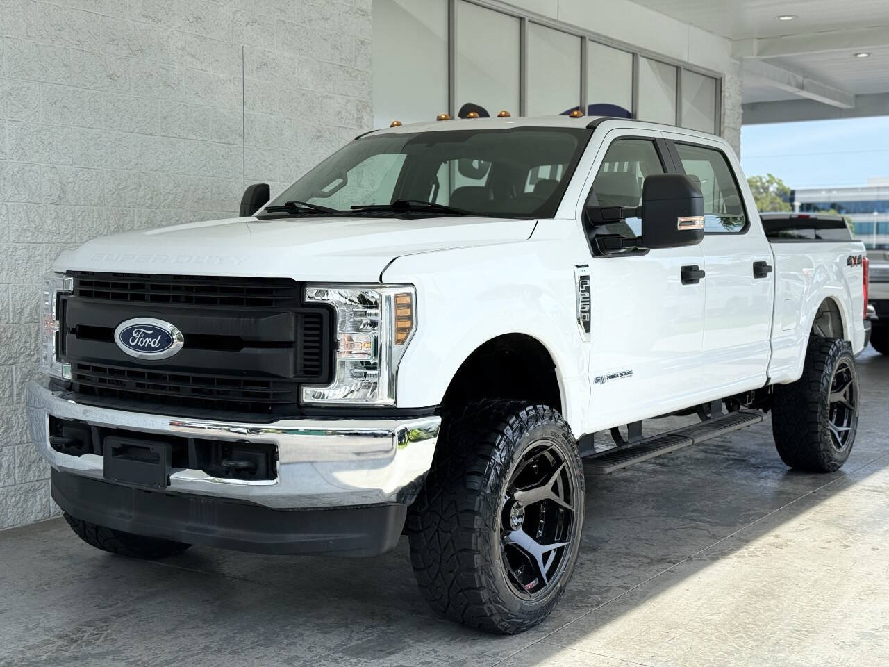 Used 2019 Ford F250 XL w/ Power Equipment Group AWD/4WD image 1