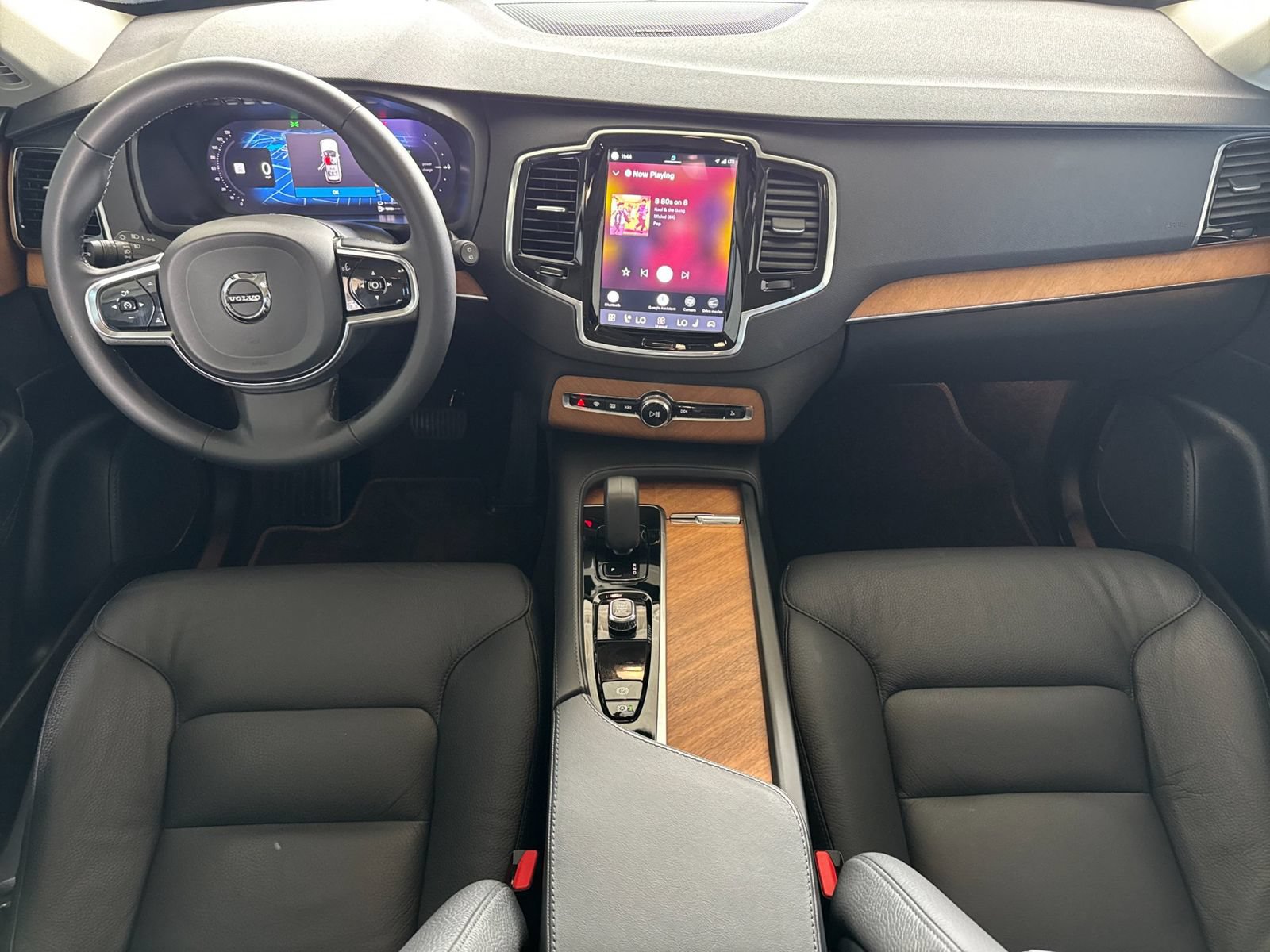 Certified 2024 Volvo XC90 T8 Plus w/ Protection Package Premier AWD/4WD image 4