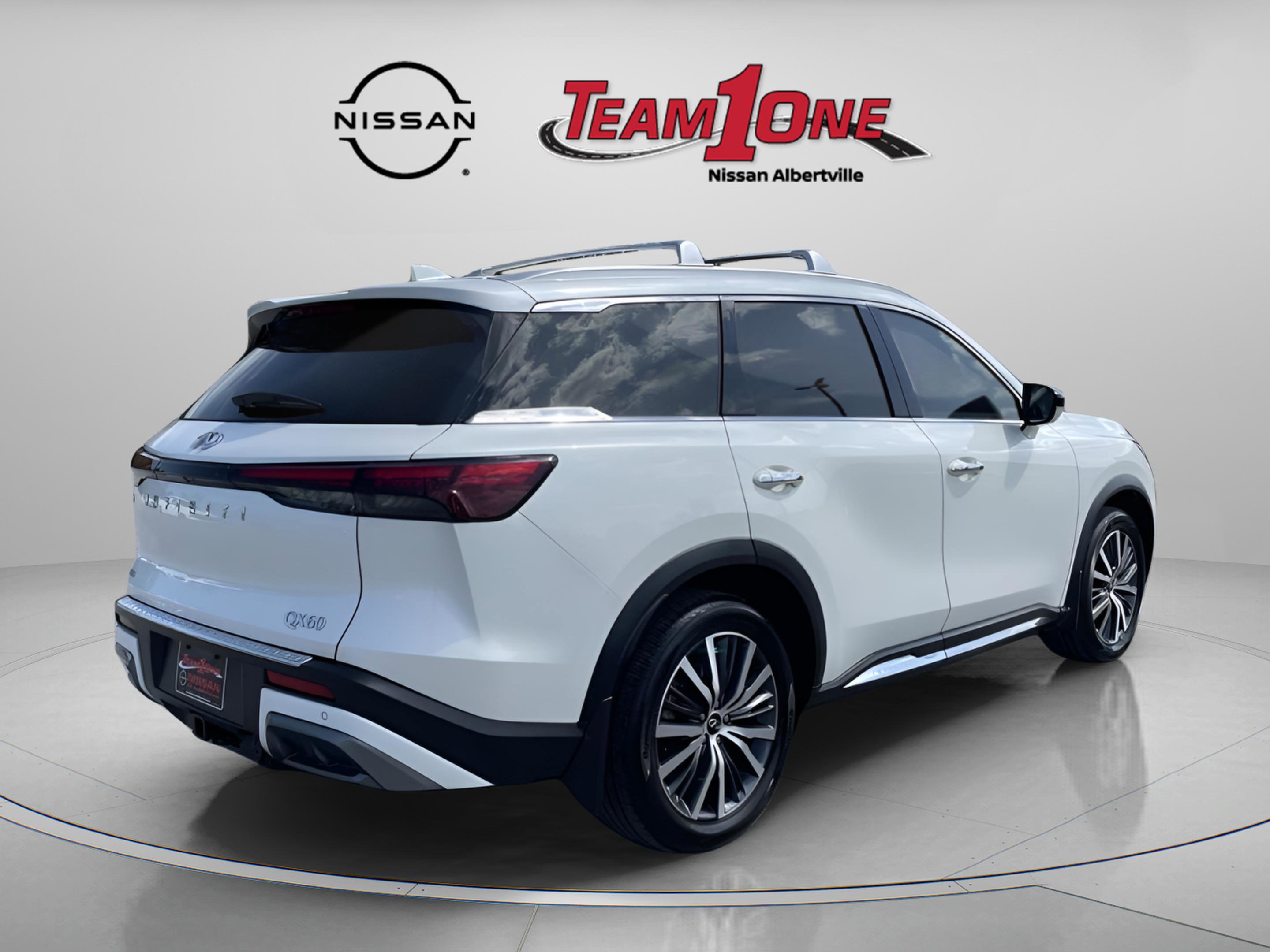 Used 2023 INFINITI QX60 Sensory w/ Vision Package image 8