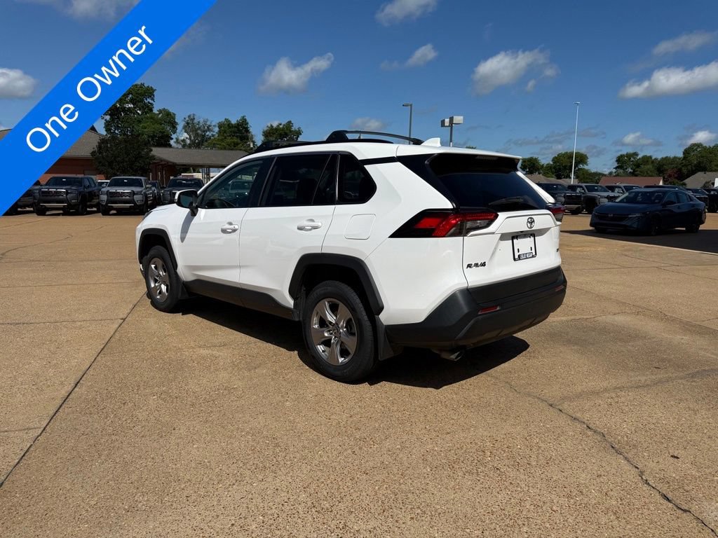 Used 2022 Toyota RAV4 XLE FWD image 3