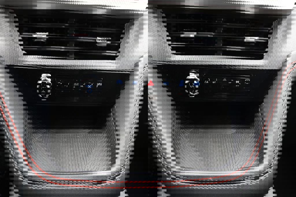 Used 2025 Ford Explorer ST-Line w/ ST-Line Street Pack image 25