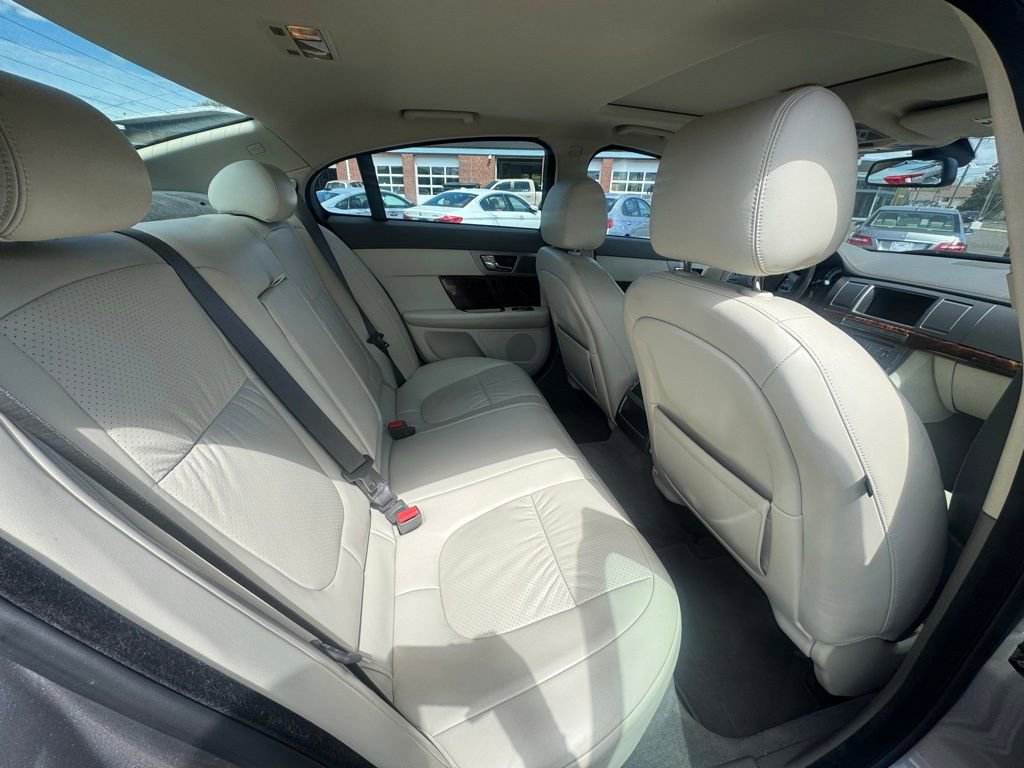 Used 2009 Jaguar XF Premium RWD image 25