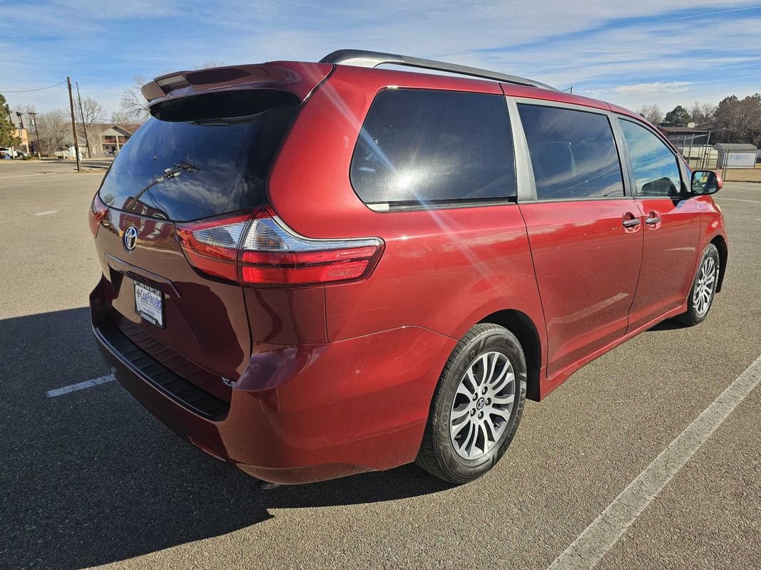 Used 2018 Toyota Sienna XLE FWD image 5