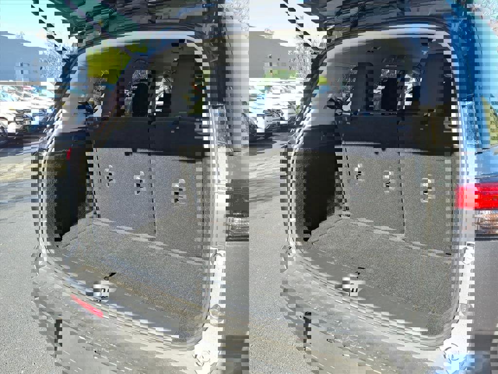 Used 2025 Nissan Pathfinder S image 25