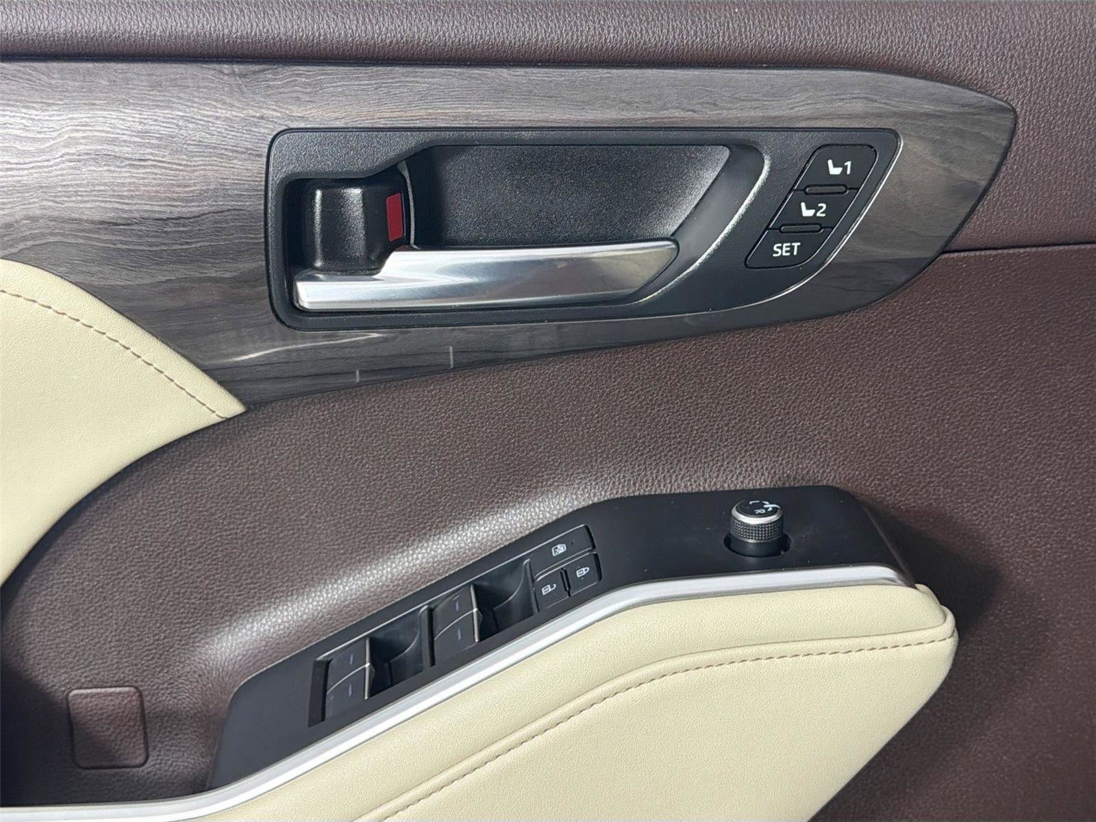 Used 2021 Toyota Highlander Limited image 18
