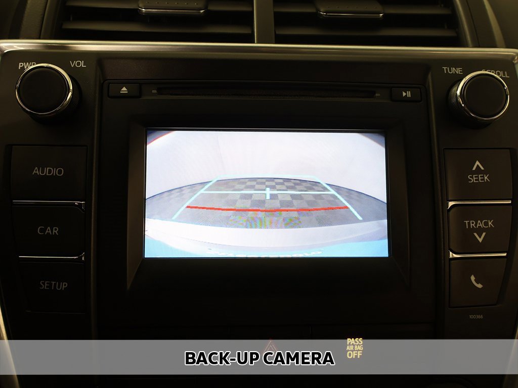 Used 2015 Toyota Camry SE image 3