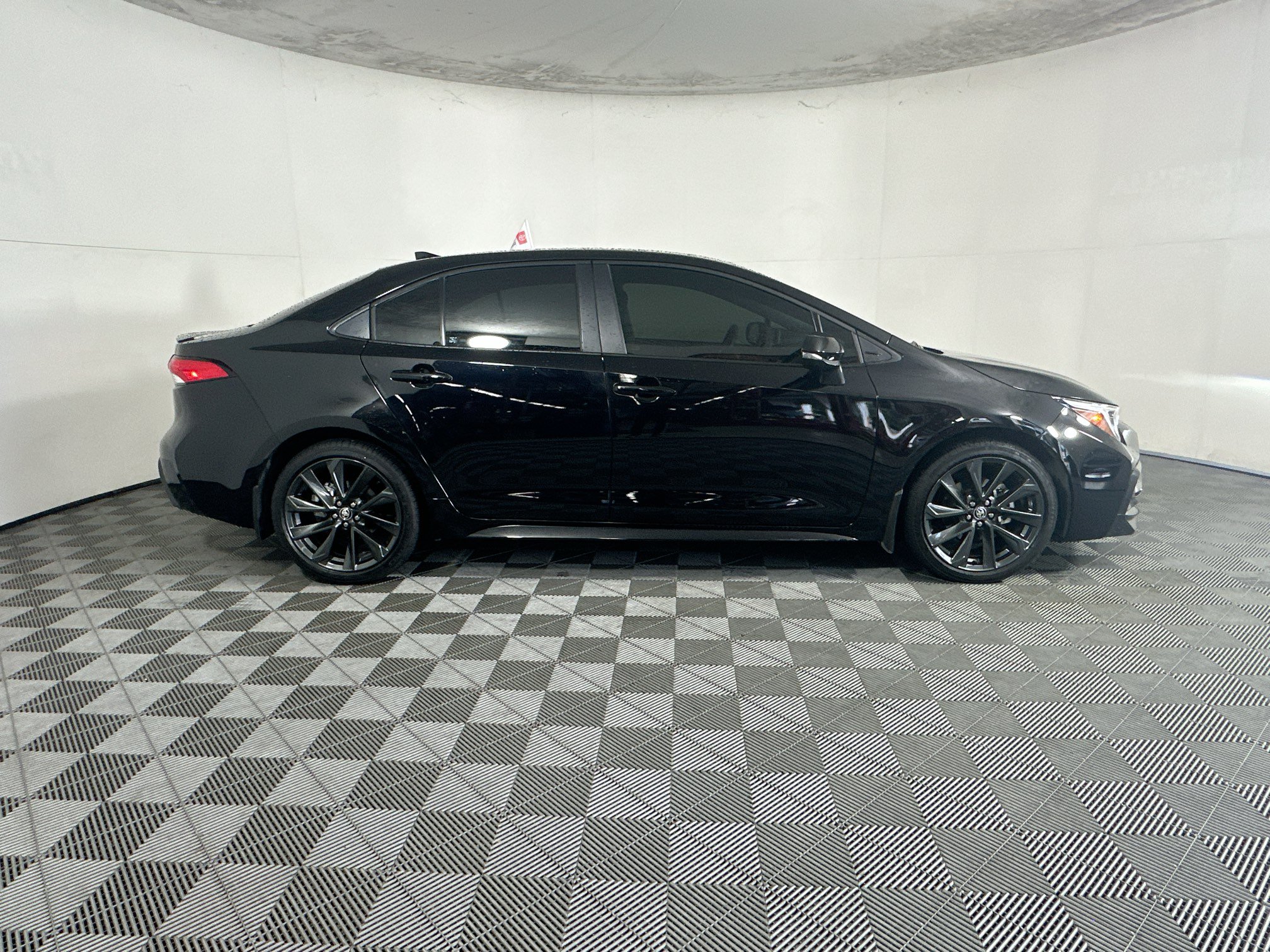 Certified 2025 Toyota Corolla SE FWD image 2