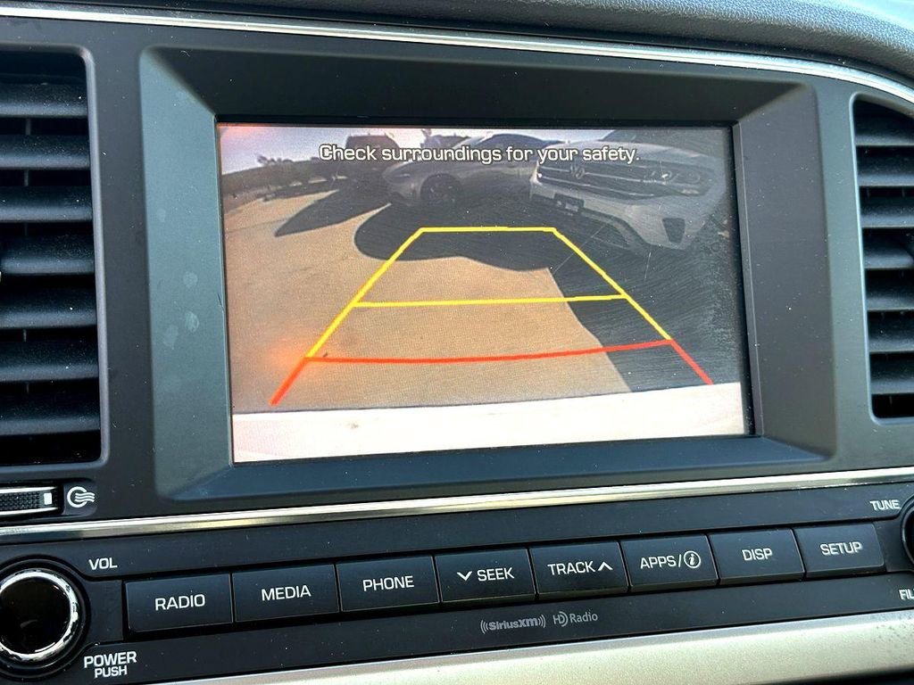 Used 2017 Hyundai Elantra SE image 16