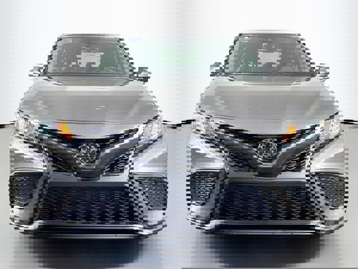 Used 2024 Toyota Camry SE image 2