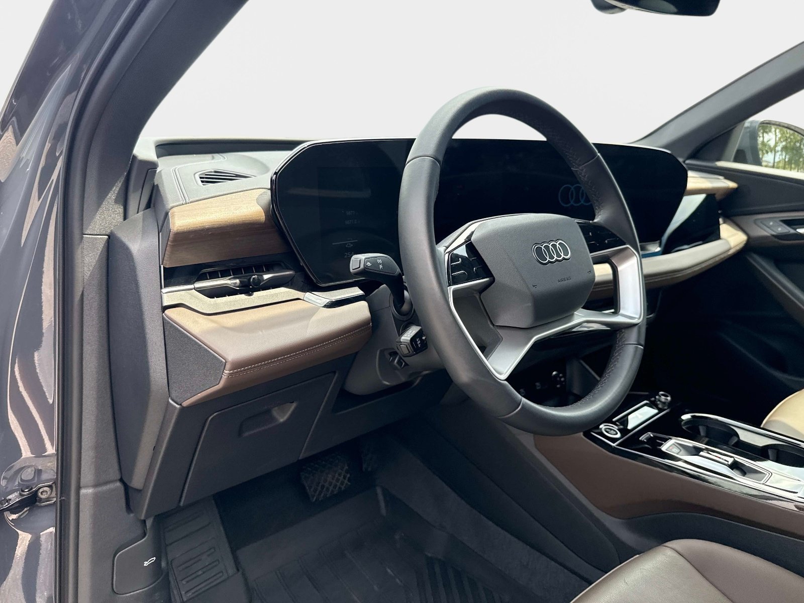 Certified 2025 Audi Q6 e-tron Premium RWD image 18