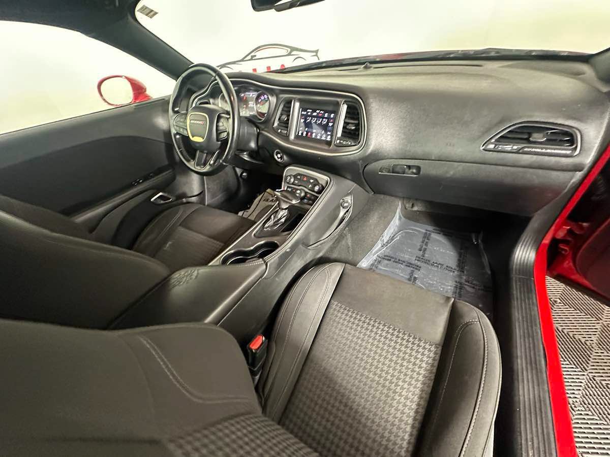 Used 2020 Dodge Challenger SXT RWD image 21