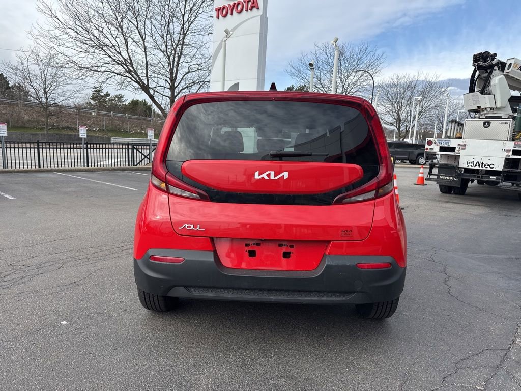 Used 2022 Kia Soul LX image 4