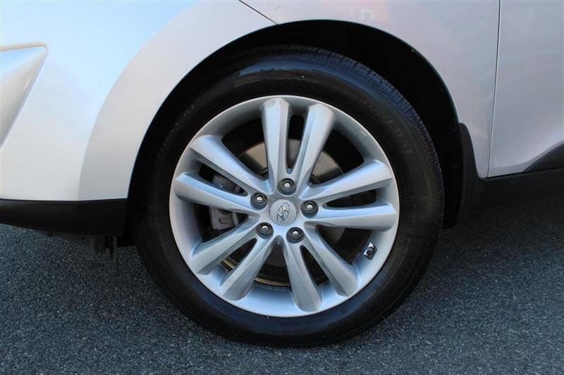 Used 2012 Hyundai Tucson Limited FWD image 9