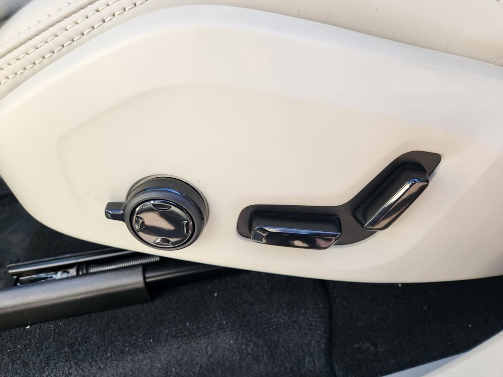 New 2026 Volvo XC90 T8 Ultra w/ Protection Package Premier image 13