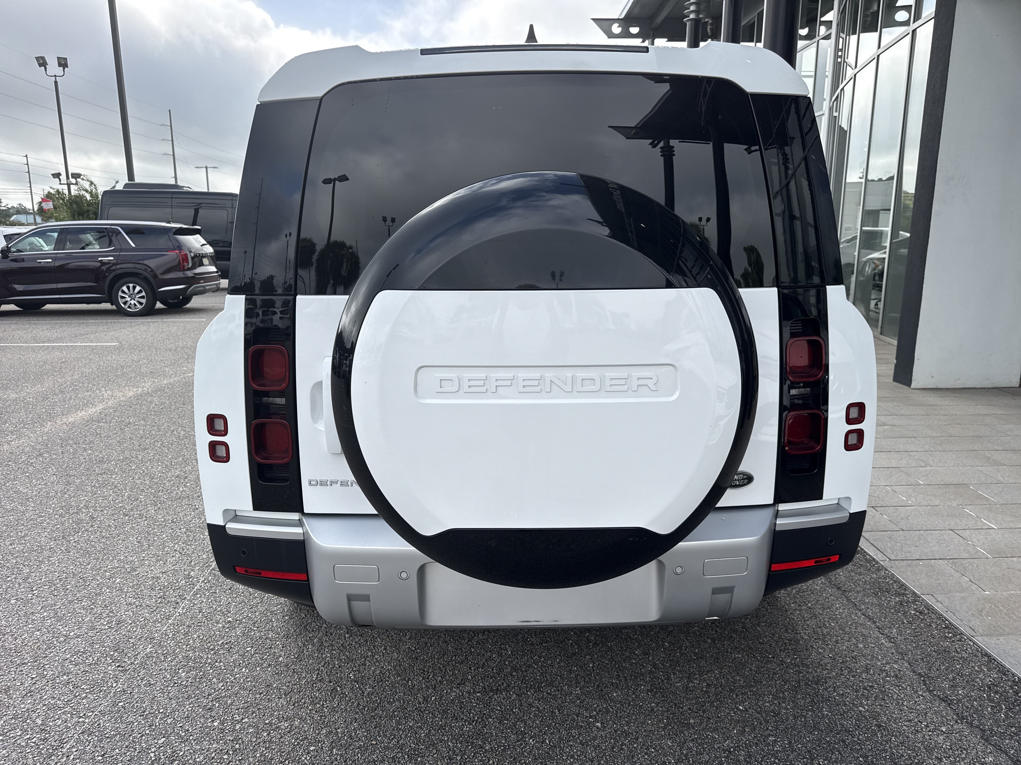 Used 2023 Land Rover Defender 130 SE AWD/4WD image 3