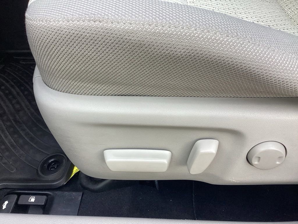 Used 2013 Toyota Camry LE FWD image 18