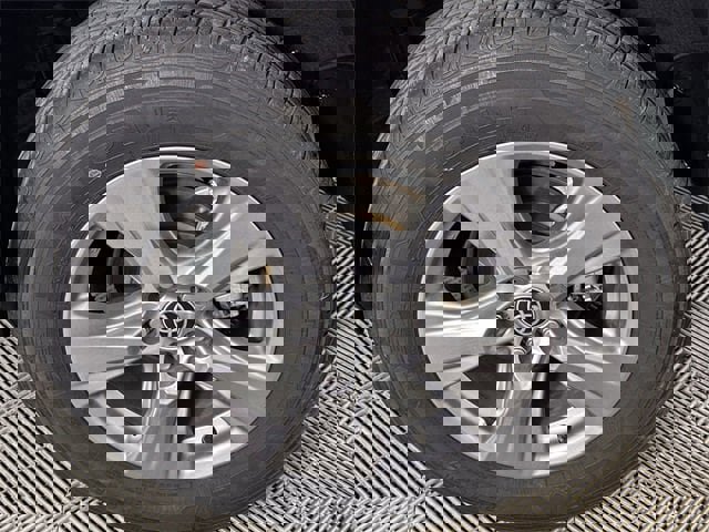 Used 2024 Toyota RAV4 XLE image 34