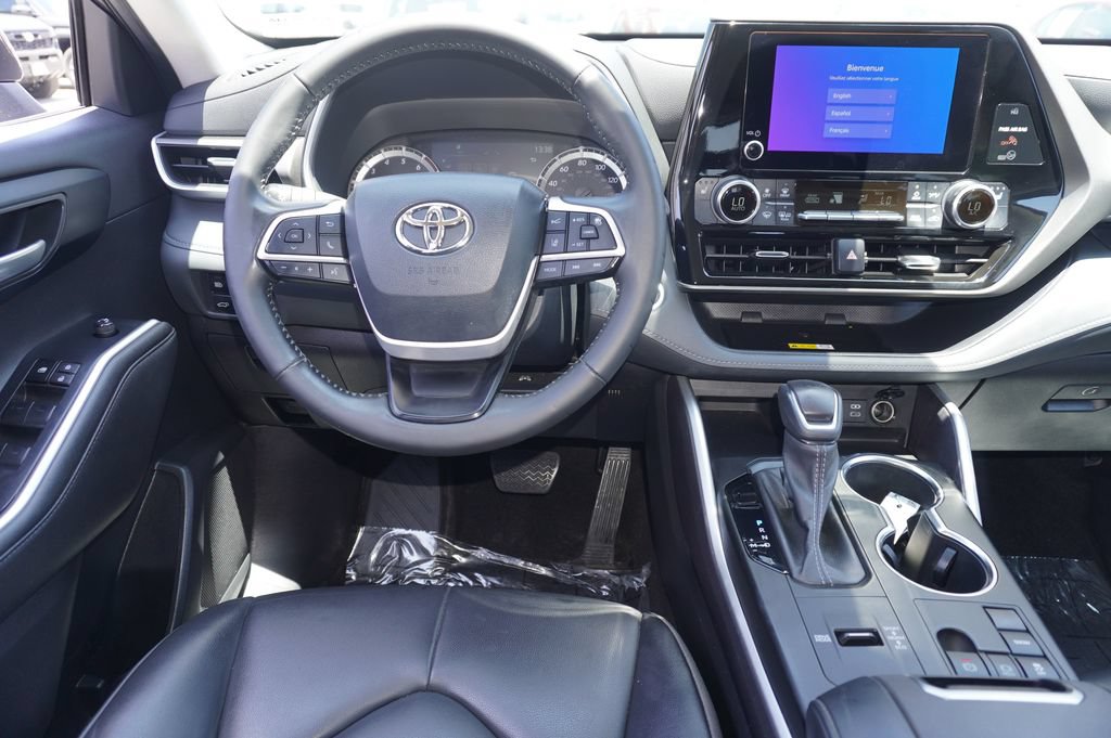 Used 2023 Toyota Highlander XLE FWD image 14