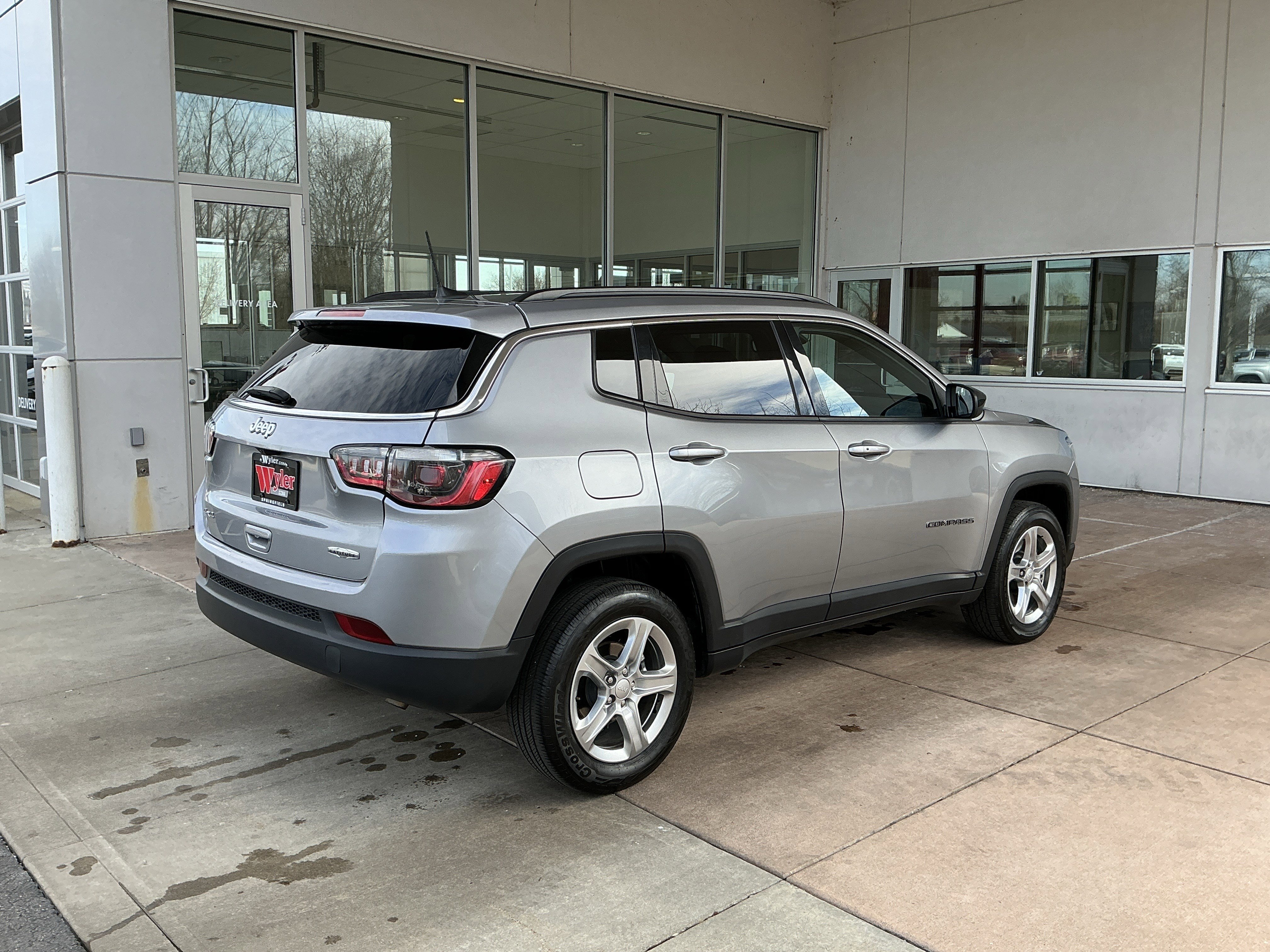 Used 2024 Jeep Compass Latitude w/ Altitude Special Edition image 22