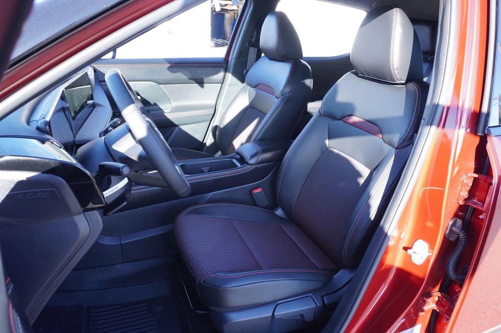 Used 2025 Nissan Kicks SR FWD image 13