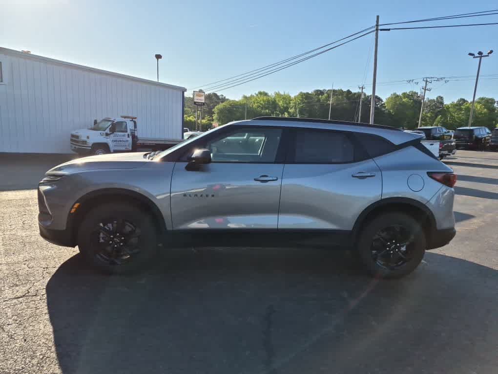 New 2026 Chevrolet Blazer LT w/ Convenience Package FWD image 4