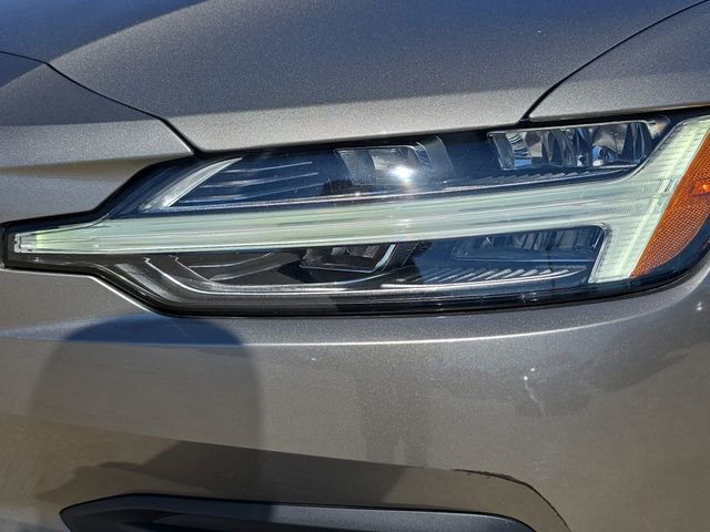 Used 2021 Volvo S60 T6 Momentum w/ Premium Package image 35
