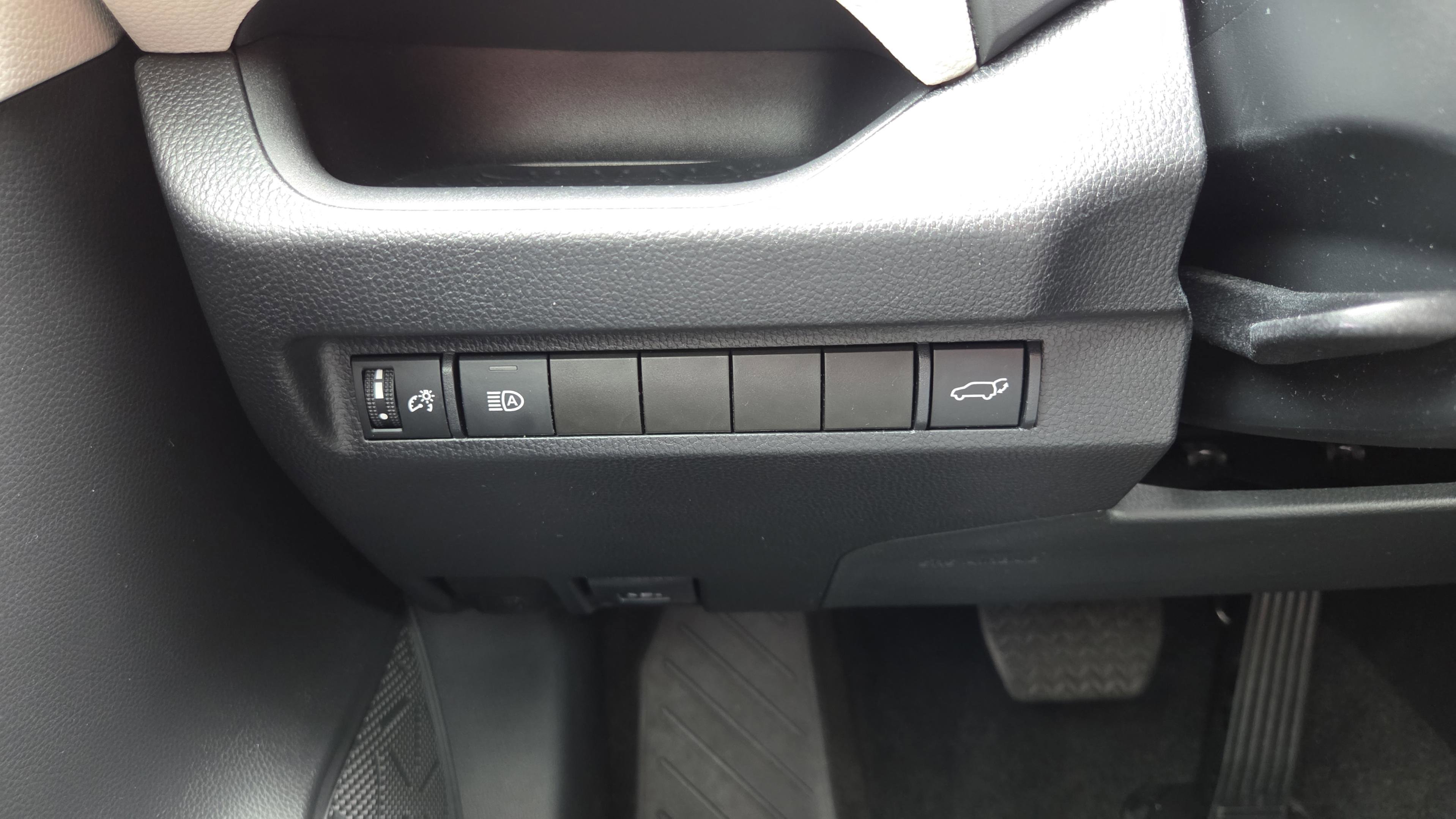 Used 2023 Toyota RAV4 XLE Premium image 21