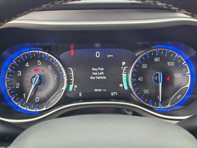 Used 2025 Chrysler Pacifica Select FWD image 24