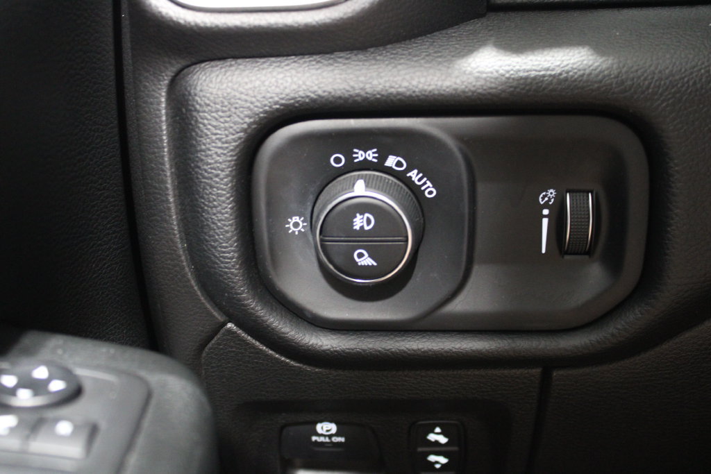 Used 2020 RAM 1500 Big Horn AWD/4WD image 39