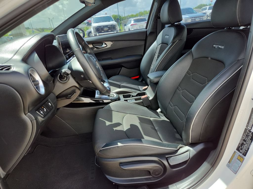 Used 2023 Kia Forte GT-Line w/ GT-Line Premium Package FWD image 3