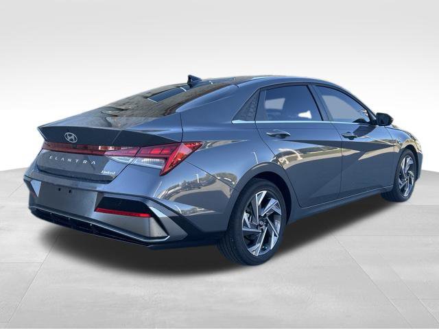 Used 2025 Hyundai Elantra Limited FWD image 5
