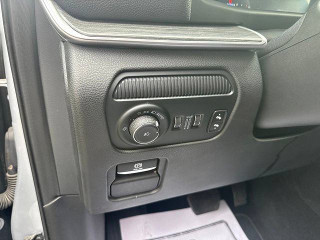Used 2023 Jeep Wagoneer L Series II AWD/4WD image 8