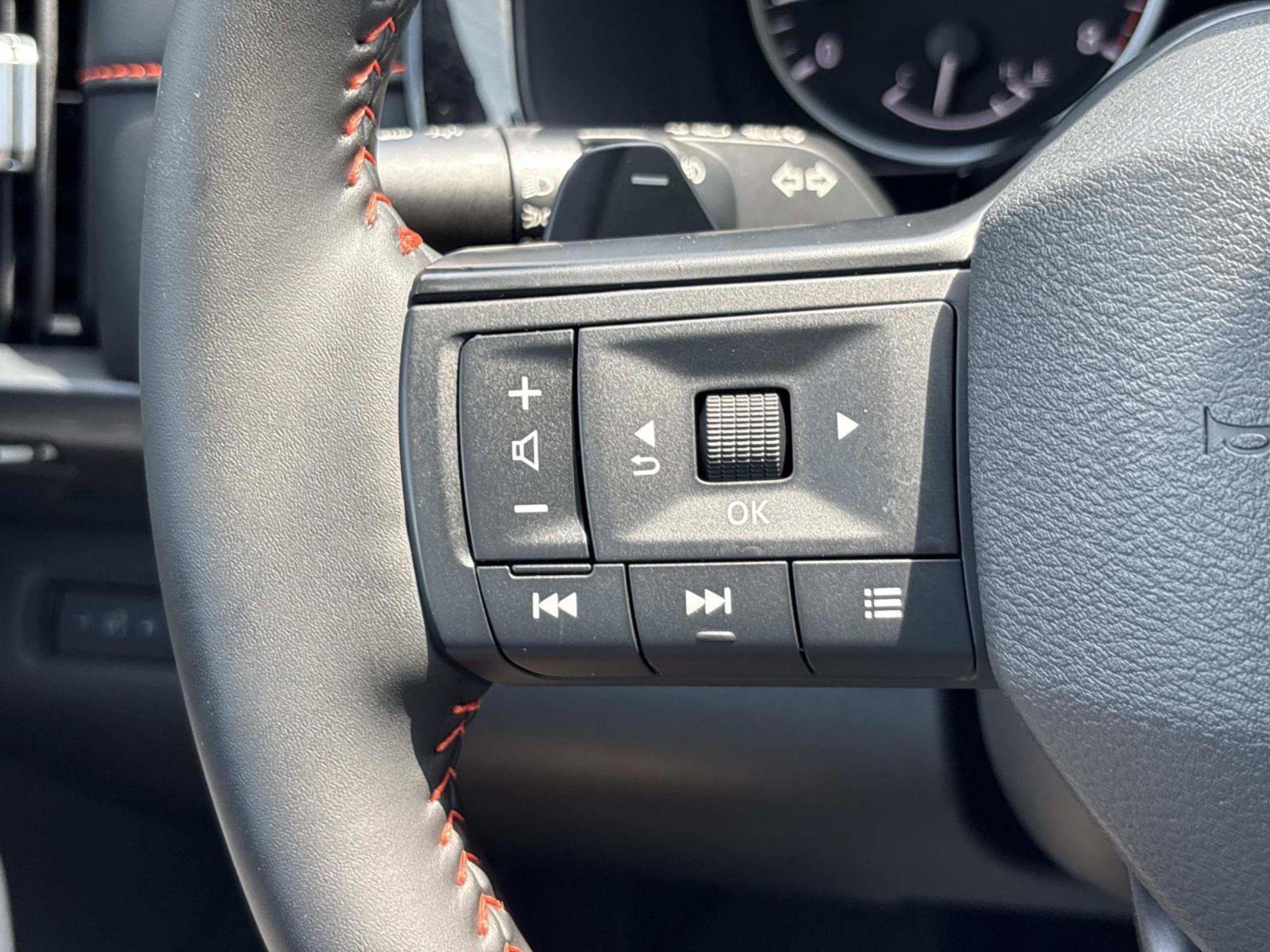 Used 2026 Nissan Pathfinder Rock Creek w/ Rock Creek Premium Package AWD/4WD image 30